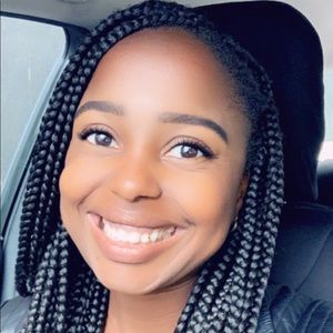 Meet your Posher, Maxine